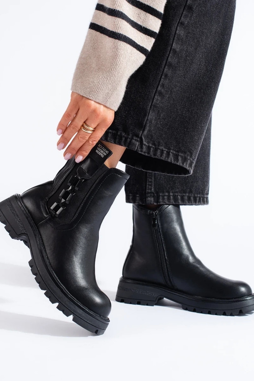 sapatos femininos pretos com sola preta