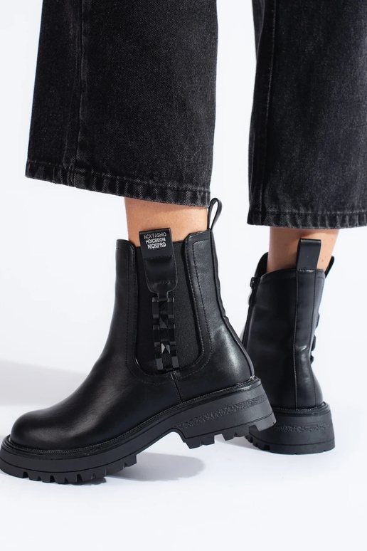 sapatos femininos pretos com sola preta