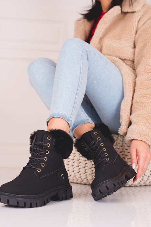 botas pretas com pelo