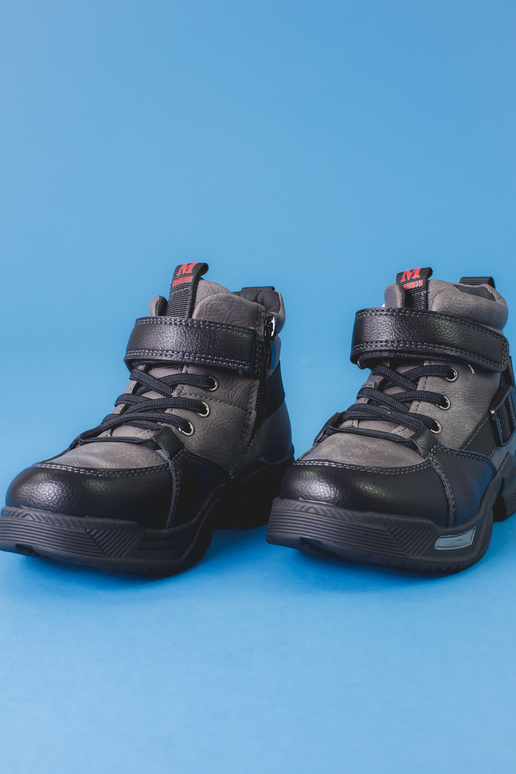 Botas para menino na cor cinza