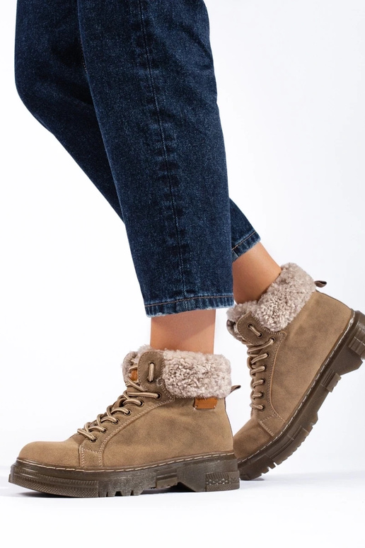 botas marrons com pele de carneiro