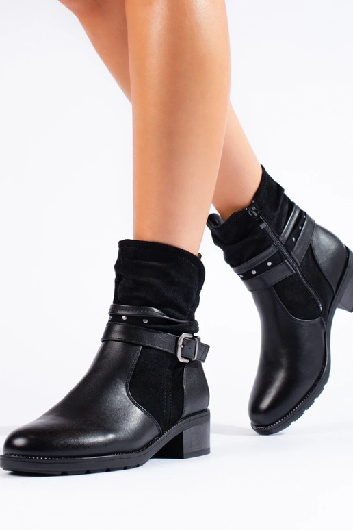 Botas femininas com fita decorativa Botas femininas com fita decorativa