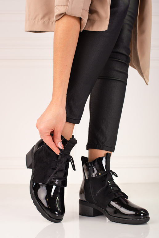 Bota feminina elegante preta envernizada