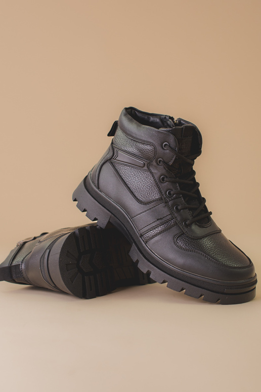 Botas masculinas isoladas em pele na...