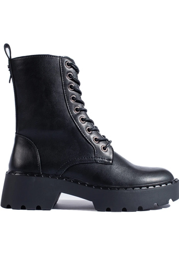 Modelo clássico de botas...