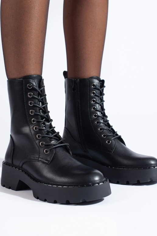 Modelo clássico de botas femininas...