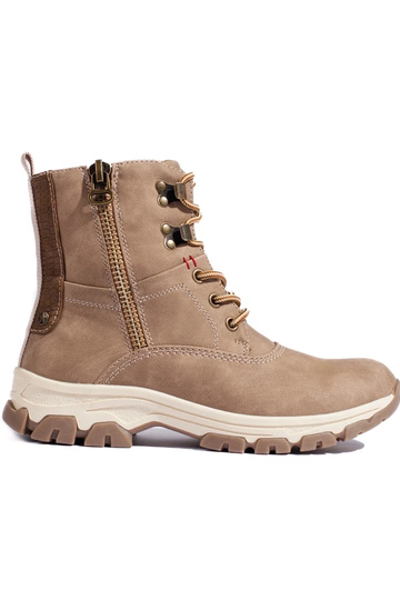 botins com atacadores e...