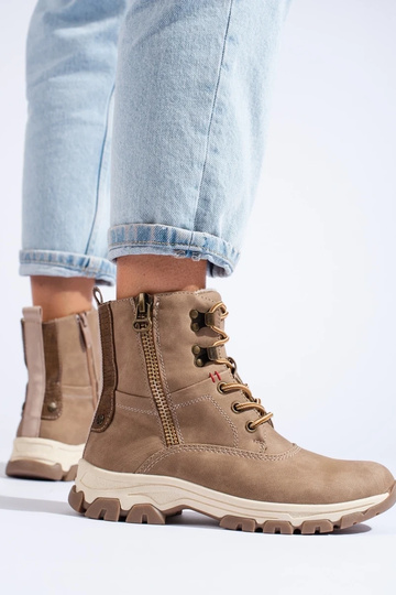 botins com atacadores e... 2