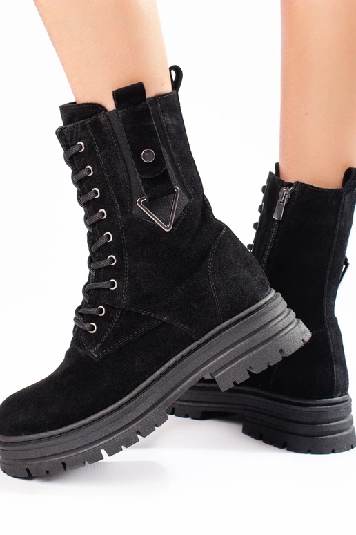 Sapatos femininos altos feitos de... Sapatos femininos altos feitos de...