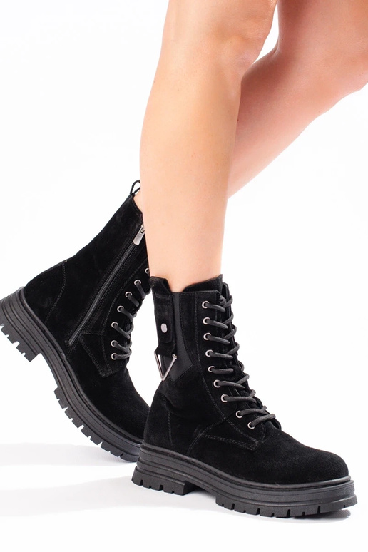 Sapatos femininos altos feitos de... Sapatos femininos altos feitos de...