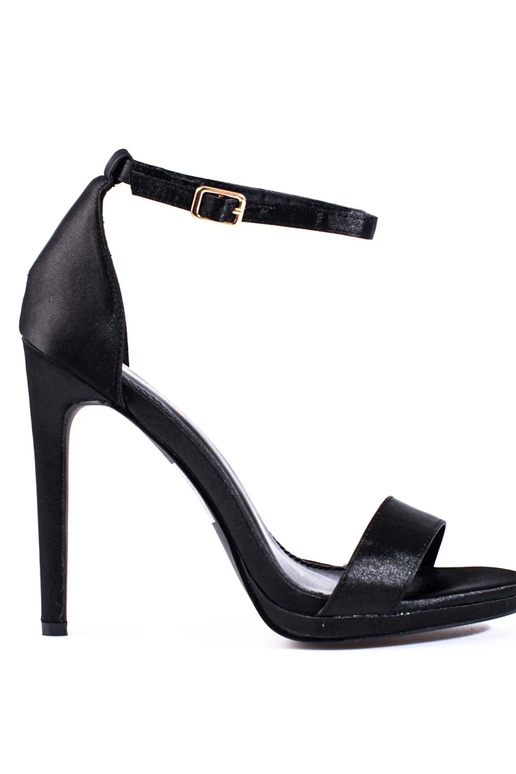 Sandálias clássicas pretas de salto...