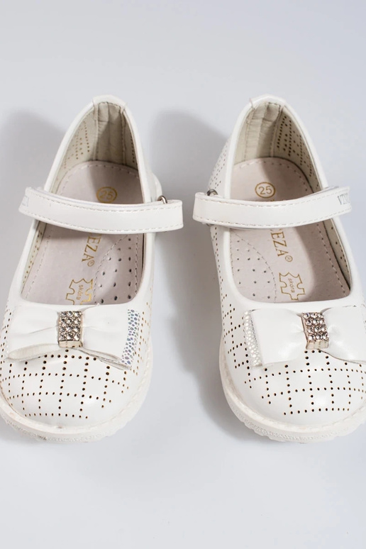 com elementos perfurados bailarina...