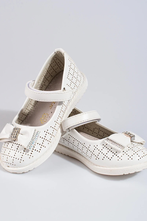 com elementos perfurados bailarina...