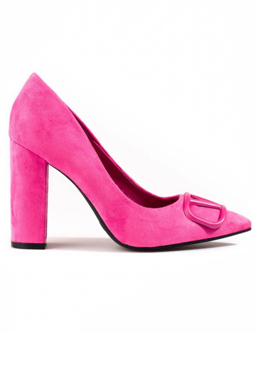 Sapatos de salto alto em...