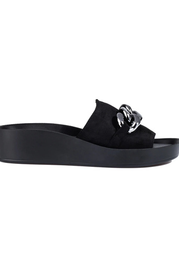 Chinelos pretos com...