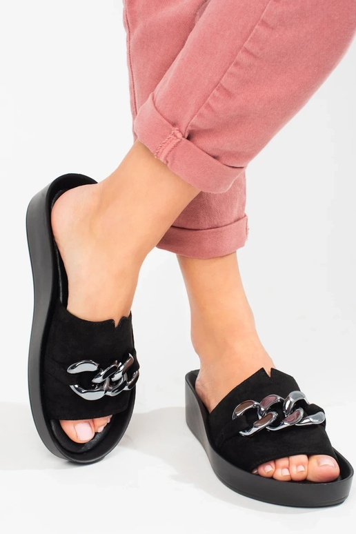 Chinelos pretos com plataforma... Chinelos pretos com plataforma...