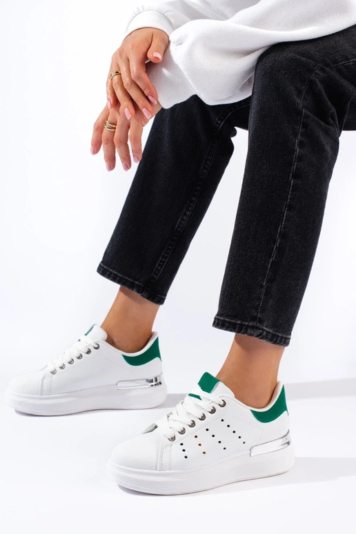 modelo de tênis branco com salto...