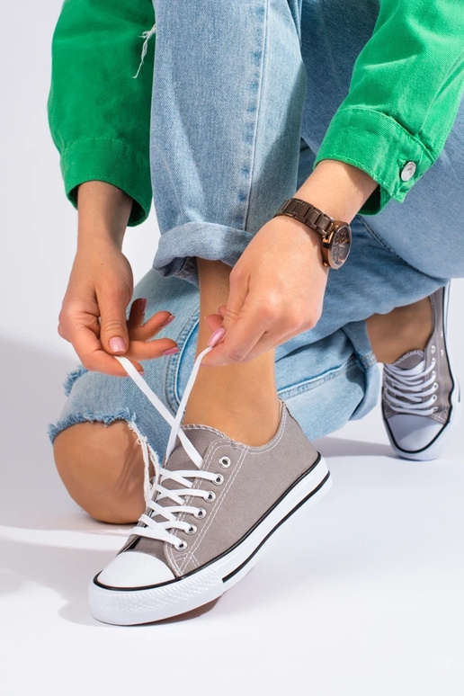 Modelo clássico de sapatos cinza...