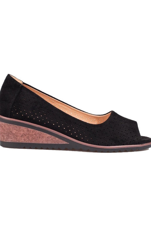 com elementos perfurados em camurça... com elementos perfurados em camurça...