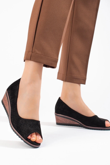 com elementos perfurados em... 2