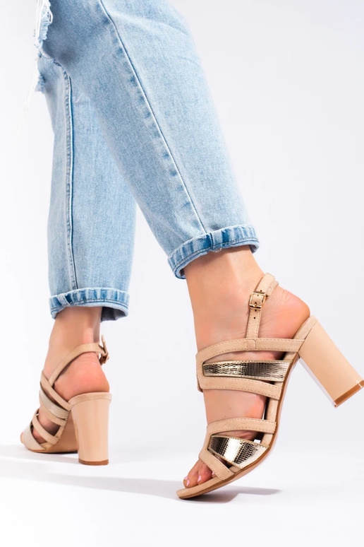 Sandália com salto bege - Vineza Sandália com salto bege - Vineza