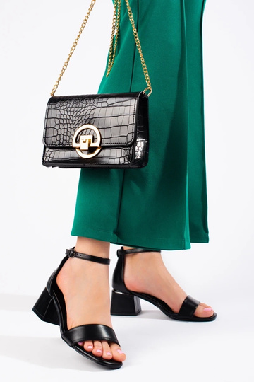 sandálias pretas com salto... 2