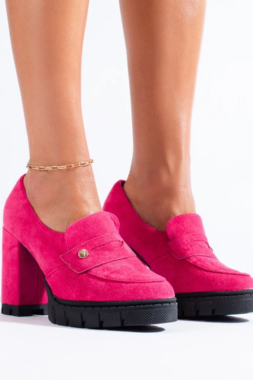 Botins de salto alto em... 2