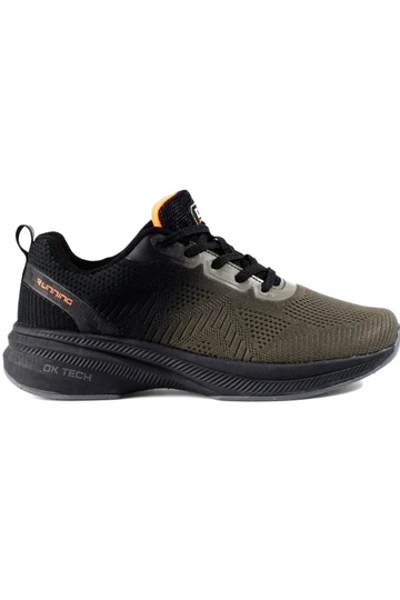Sapatos esportivos na cor...