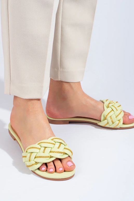 Chinelos estilo elegante com corrente... Chinelos estilo elegante com corrente...