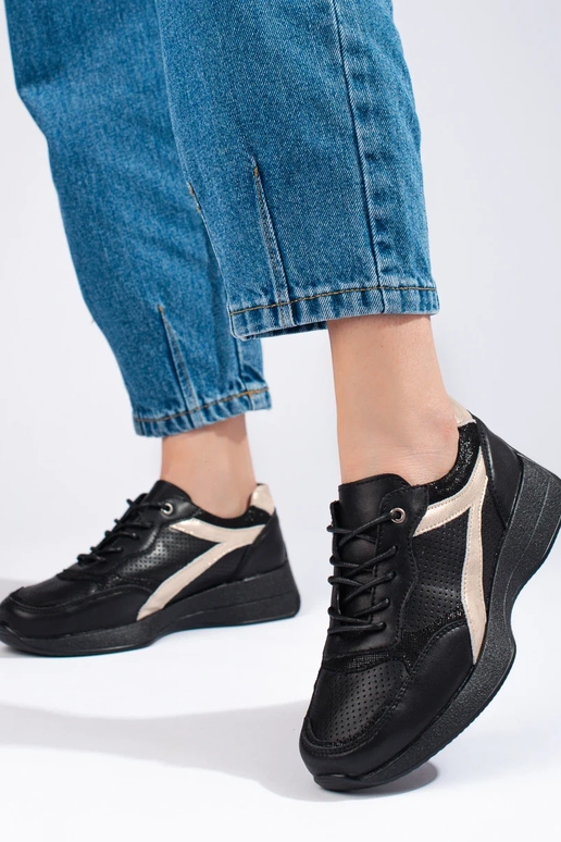 Modelo de tênis preto com plataforma... Modelo de tênis preto com plataforma...