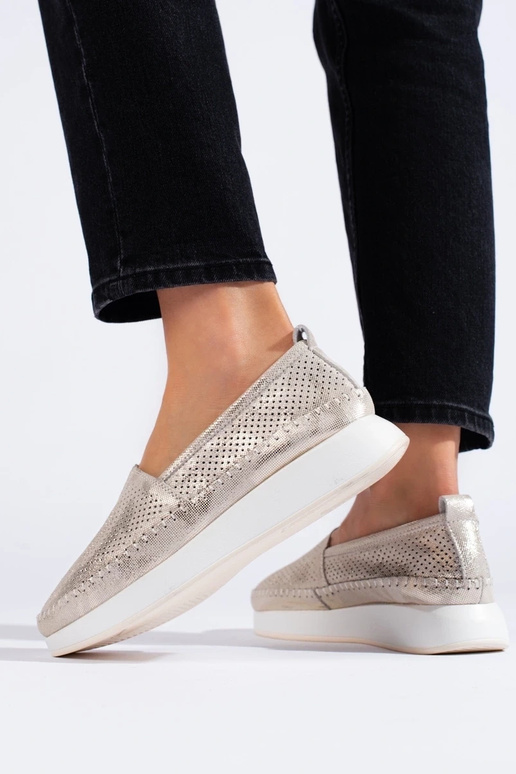 Sapatos de couro perfurados dourados Sapatos de couro perfurados dourados