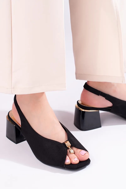 Sandália de salto preto de camurça... Sandália de salto preto de camurça...