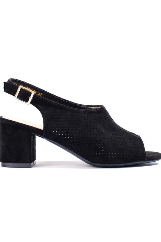 sandálias com elementos vazados na...