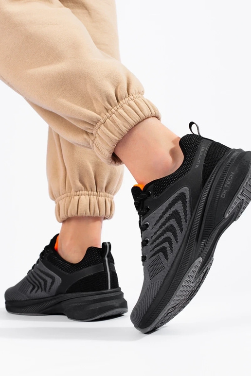 calçados esportivos cor cinza DK