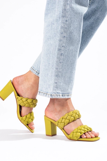 sandálias trançadas verdes... 2