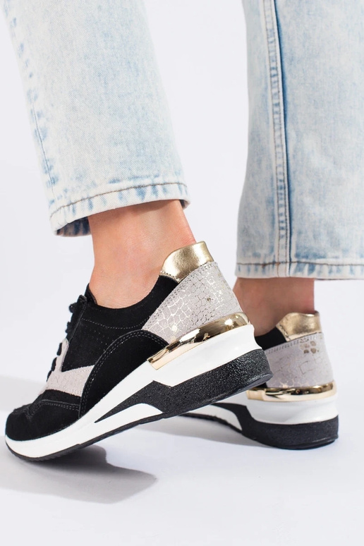 Modelo de tênis sapatos cor preta... Modelo de tênis sapatos cor preta...