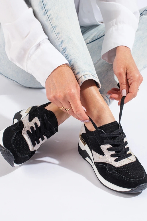 Modelo de tênis sapatos cor preta... Modelo de tênis sapatos cor preta...