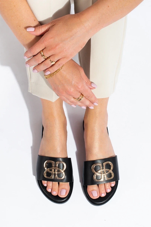 Chinelos modelo clássico na cor preta... Chinelos modelo clássico na cor preta...