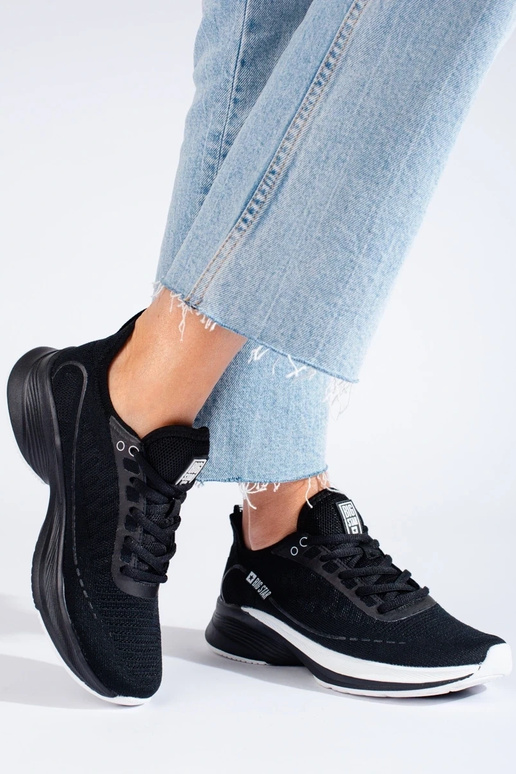 calçados esportivos pretos com salto...