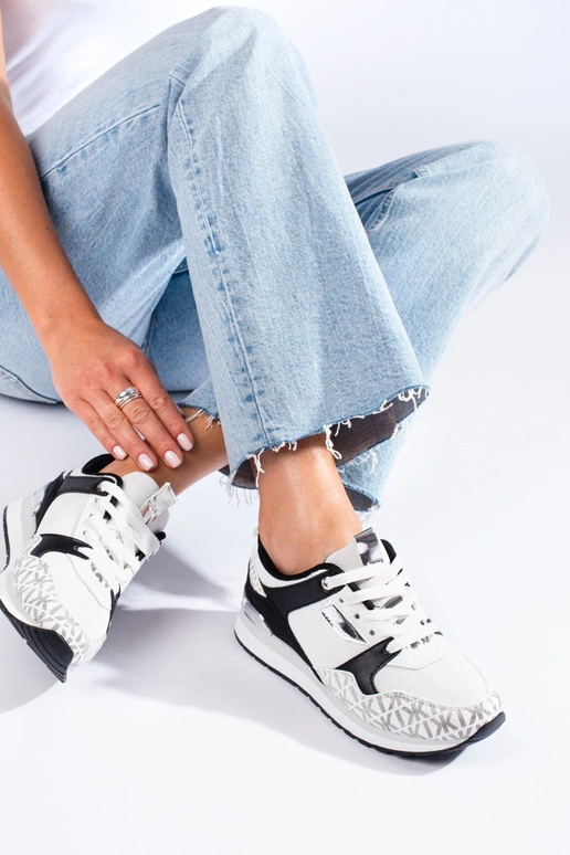 Sapatos femininos estilo esportivo... Sapatos femininos estilo esportivo...