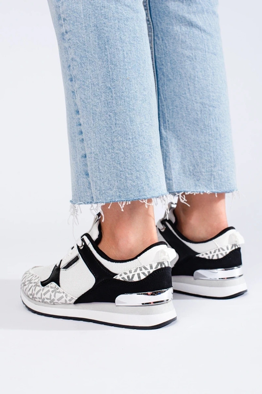 Sapatos femininos estilo esportivo... Sapatos femininos estilo esportivo...