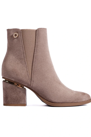 feito de sapatos femininos...