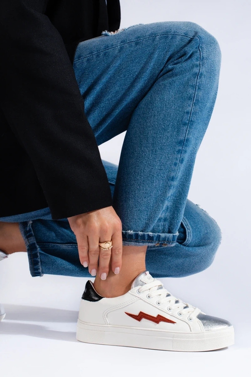 Tênis feminino modelo clássico branco... Tênis feminino modelo clássico branco...