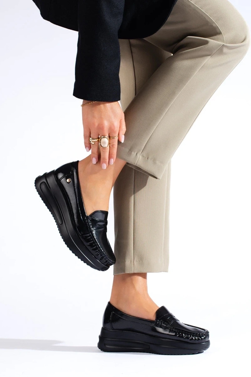 mocassins pretos com efeito patente e... mocassins pretos com efeito patente e...