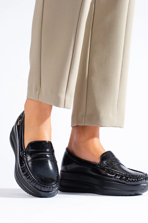 mocassins pretos com efeito patente e... mocassins pretos com efeito patente e...