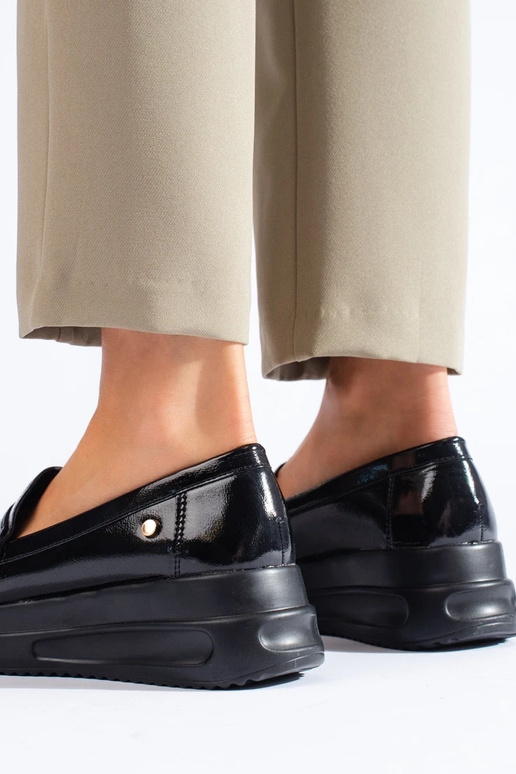 mocassins pretos com efeito patente e... mocassins pretos com efeito patente e...