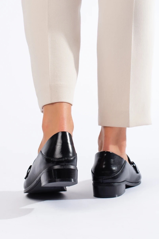 sapatos pretos modelo Lords feitos de... sapatos pretos modelo Lords feitos de...