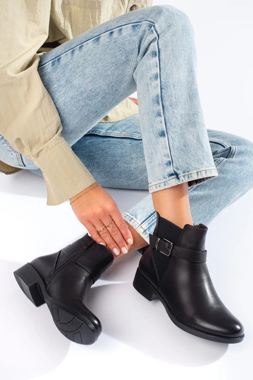 Bota feminina preta com elástico