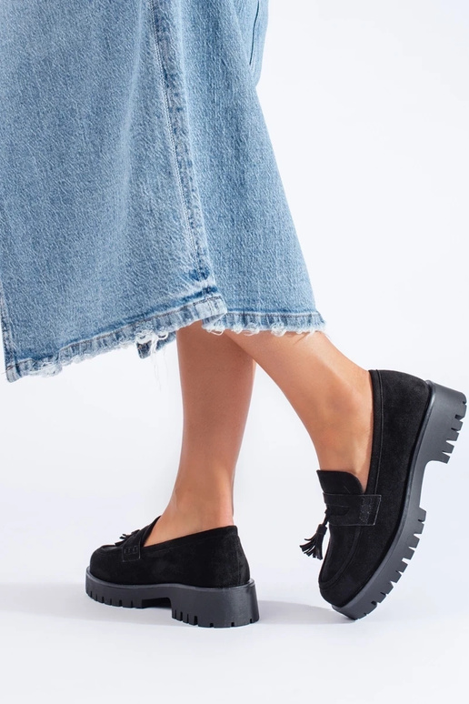 mocassins de camurça na cor preta...