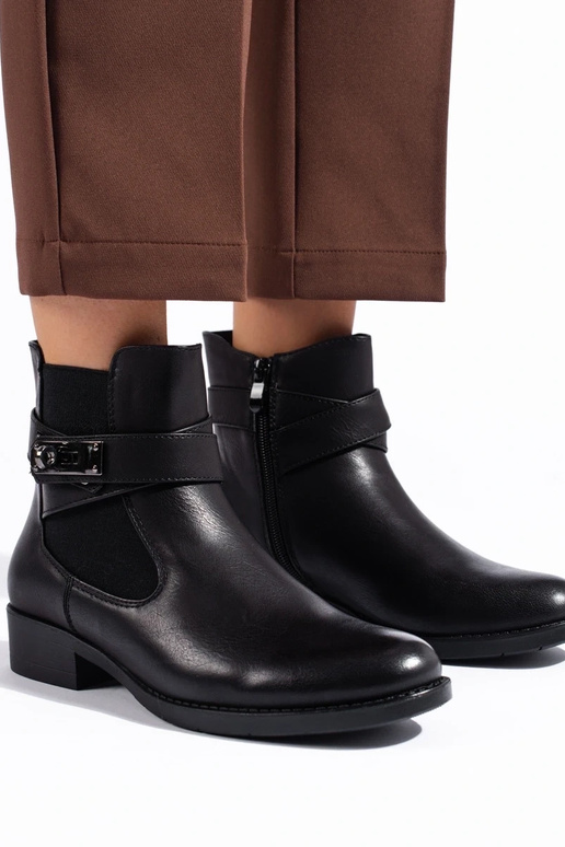 Sapatos pretos femininos planos